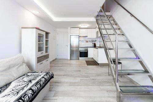 Apartment Playa Las Vistas with breathtaking sea view, only 100 m to the sea, heated pool, aircondition, wifi 5