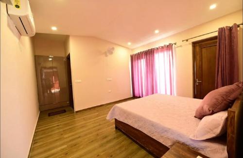 Farm Stay in Neemrana I 3 BHK with Pool & Chef I Close to Nature - Poshpad