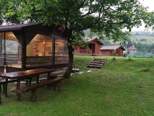 Viesnīcas āriene, Căsuțe Zăvoi Bulz (Casute Zavoi Bulz) in Bălnaca