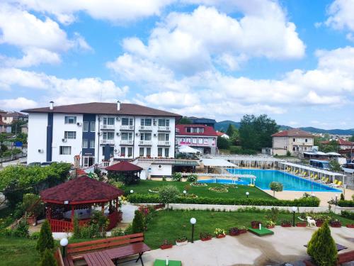 Viesnīcas āriene, Hotel Elit in Kirkovo