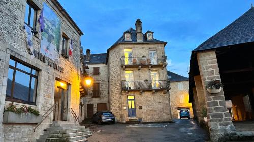 Treignac Place - Home - Location saisonnière - Treignac