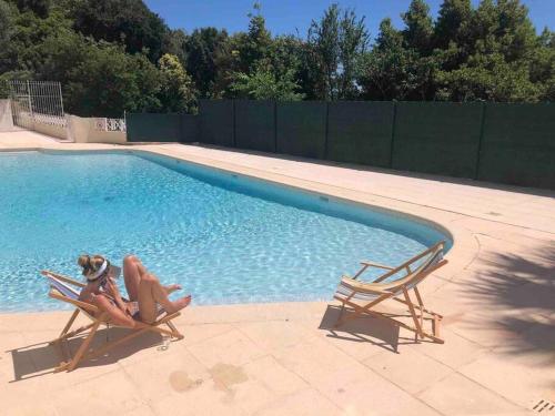 Quiet sea view with pool