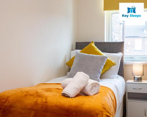 Two Bedroom At Keysleeps Short Lets New Boston Free Parking Central Contractor Leisure