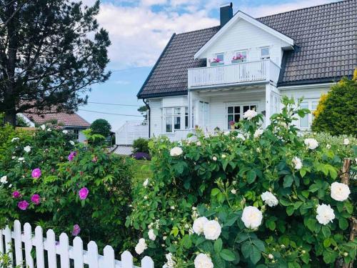 . Lenes hus