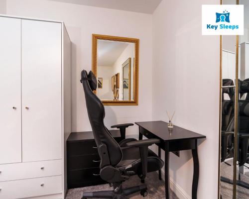 Central Two Bedroom Apartment By Keysleeps Short Lets Hull With Free Parking Leisure Contractor