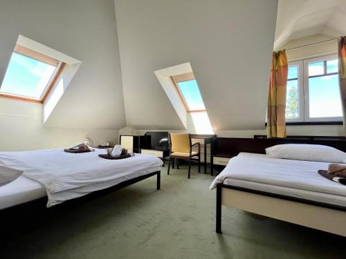 2 double beds