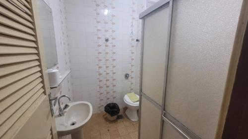Economy Triple Room image 3