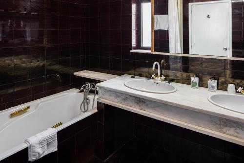 Hotel Lara - image 11