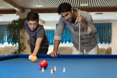 Aparthotel Holiday - image 8