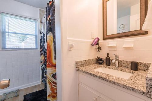 Opuluxe African Luxe Themed Home Sleeps 12 in Powder Springs, USA