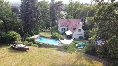 Villa mit Pool im Park Wachwitzgrund - Große Ferienwohnung in EG der Villa, Drážďany (fotografie 4)