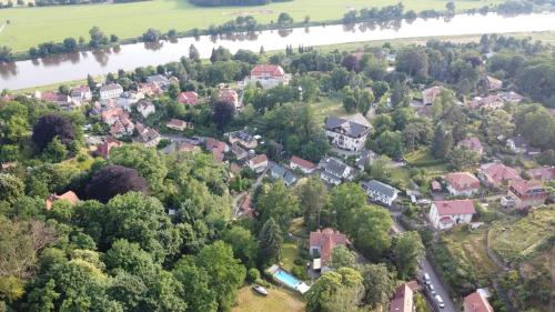 Villa im Park Wachwitzgrund - Große Ferienwohnung in EG der Villa, Drezno (zdjęcie 3)