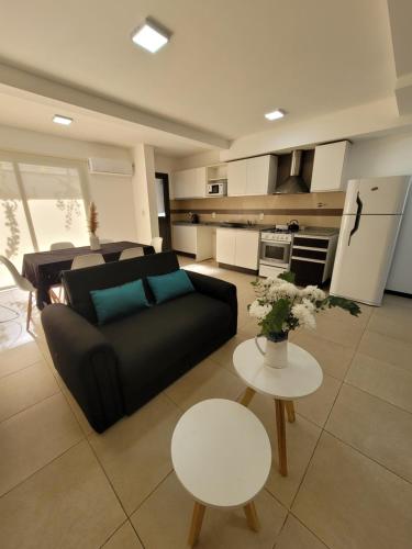 Lujoso apartamento cómodo y luminoso con seguridad 24 hs y estacionamiento - Apartment - Guaymallen