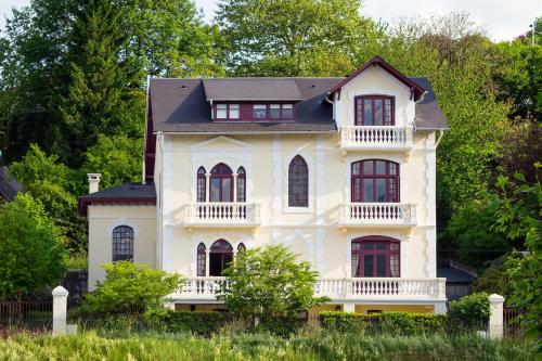 Villa l'Orante, Lurdy