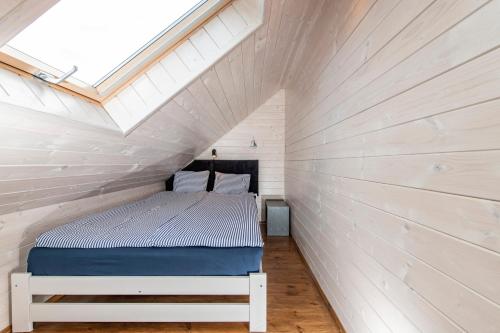 2 bedrooms, 5 beds