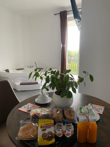 Їжа та напої, Habitat Luxury Suites in Беллона