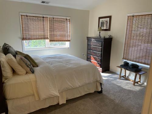 Suburbana Garden - Guest Room