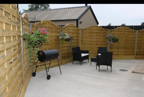 The Snug At Kingfisher Cottage in 安特里姆