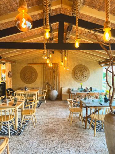 Restaurant, Friends Family Hotel in Lozenets