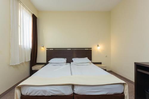 Economy Double or Twin Room - No Balcony  image 2