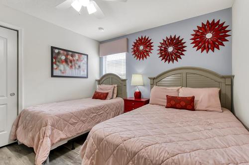 8BR VILLA NEAR DISNEY-VIEW/PRIVACY/POOL & SPA/PS5/EV, Osceola