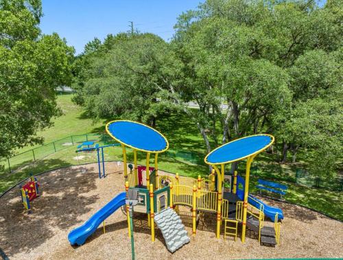 13 Mins From Disney Arcade, Private Pool, & Themed Rooms 13 Mins From Disney Arcade, Private Pool, & Themed Rooms