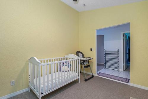 13 Mins From Disney Arcade, Private Pool, & Themed Rooms 13 Mins From Disney Arcade, Private Pool, & Themed Rooms