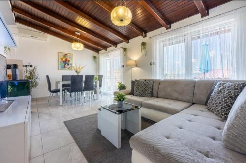 Apartments Lino in Selce