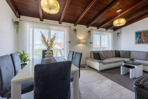 Apartments Lino in Selce