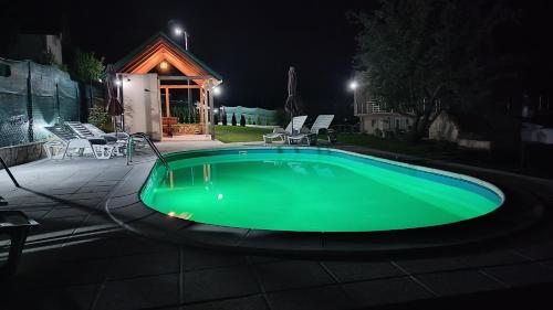 Villa Green Oasis With Pool