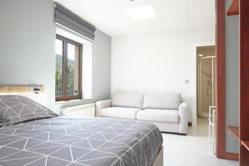 HOSTAL FONTAÑAN (HOSTAL FONTANAN) in La Pola de Gordón