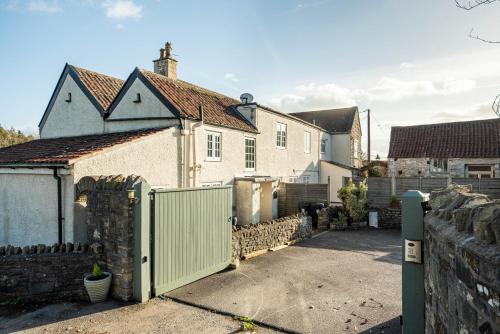 The Farmhouse with two hot tubs in Siston