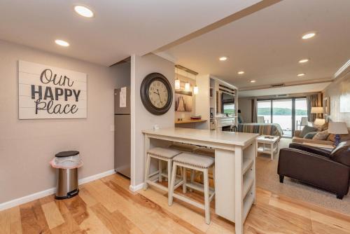 103A Efficiency One Bath in Oakland, USA