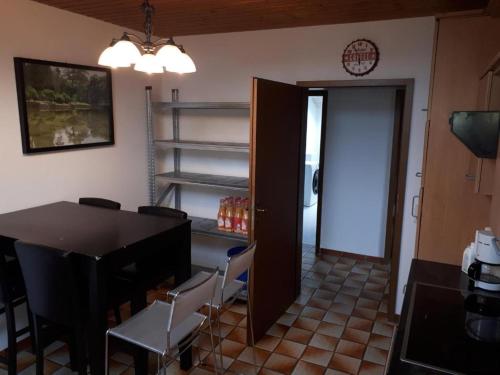 Karl-Stieler-Str. ONE ROOM in a 2 ROOM APPARTMENT ; LOT SPACE