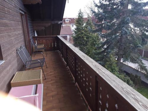 Karl-Stieler-Str. ONE ROOM in a 2 ROOM APPARTMENT ; LOT SPACE