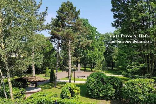 Appartamento fronte Parco Hofer con parcheggio più bici gratuiti e check out fino ore 19 su richiesta