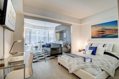 . LUX Junior Suite at Yorkville ☆☆☆☆☆