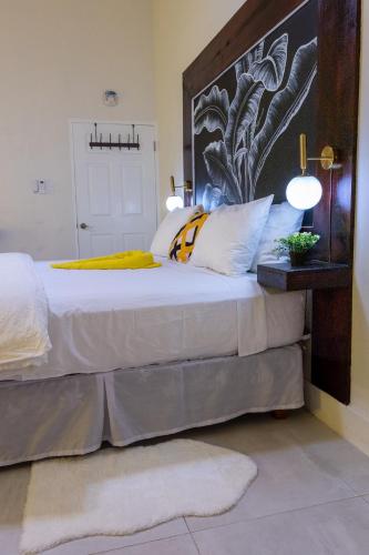 King Bed Studio/Gated/Fast Wi-Fi/Near Ocho Rios