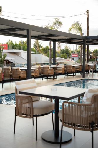 ห้องอาหาร, Colosseum Hotel in คซามิล