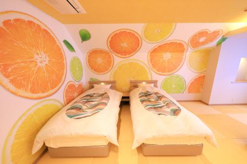 2 twin beds