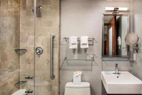 Fairfield Inn & Suites By Marriott New York Manhattan/Times Square - image 6