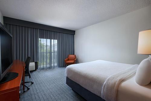 Courtyard by Marriott Dallas Arlington Entertainment District