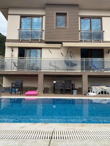 Fethiyede Müstakil Villa Havuzlu