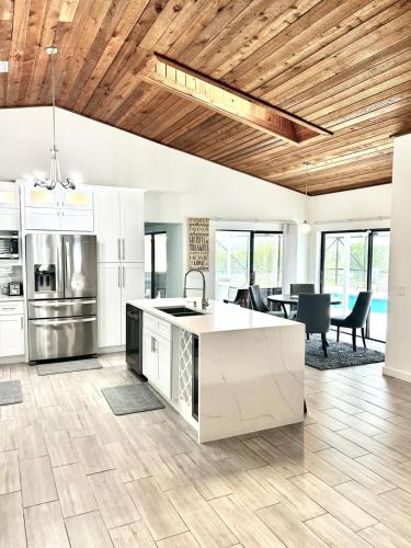 Luxurious Pool Home in Palm Beach County Florida in Wellington, USA