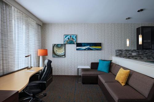 King Studio with Sofa Bed