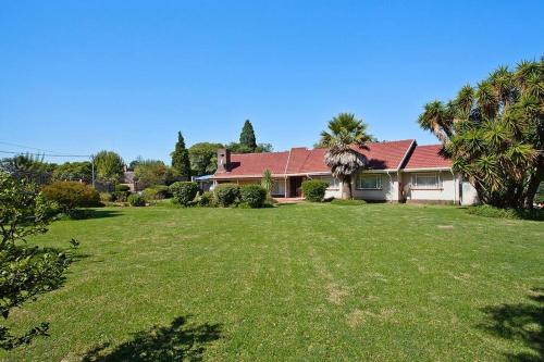 Macum Haven 4BR Home in Florida Park Pool! Parking! Fast Wifi!, Roodepoort (foto 6)