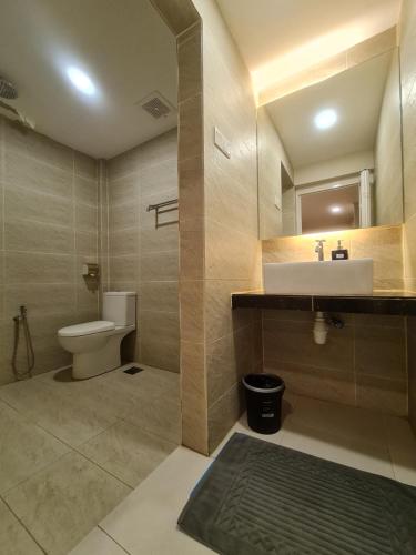 Bathroom, Ants Hotel in Kangar