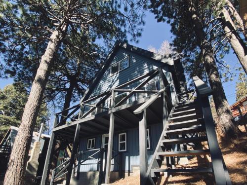 The Inspo Cabin with Stunning View in Running Springs, USA