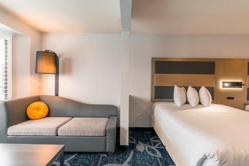Ramada by Wyndham San Bruno SFO Airport - image 3
