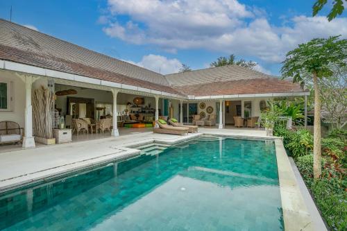 Villa Tunjung - Esquisite 4BR Private Luxury Villa 10min away from the Beach